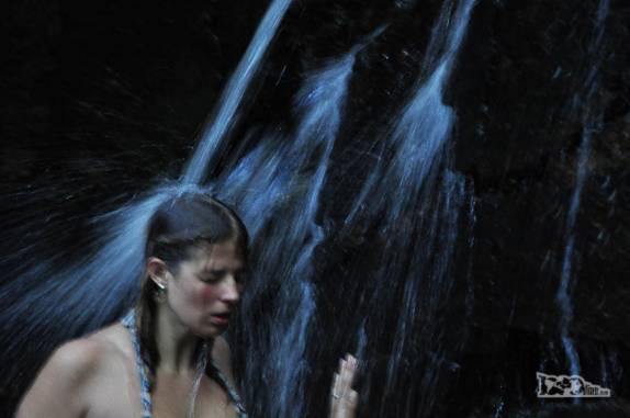 Banho merecido numa pequena cachoeira na Trilha da Pedra da Gavea, no Parque Nacional da Tijuca, no Rio de Janeiro